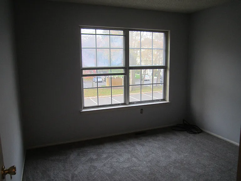 92 Versailles Ct — Photo 16