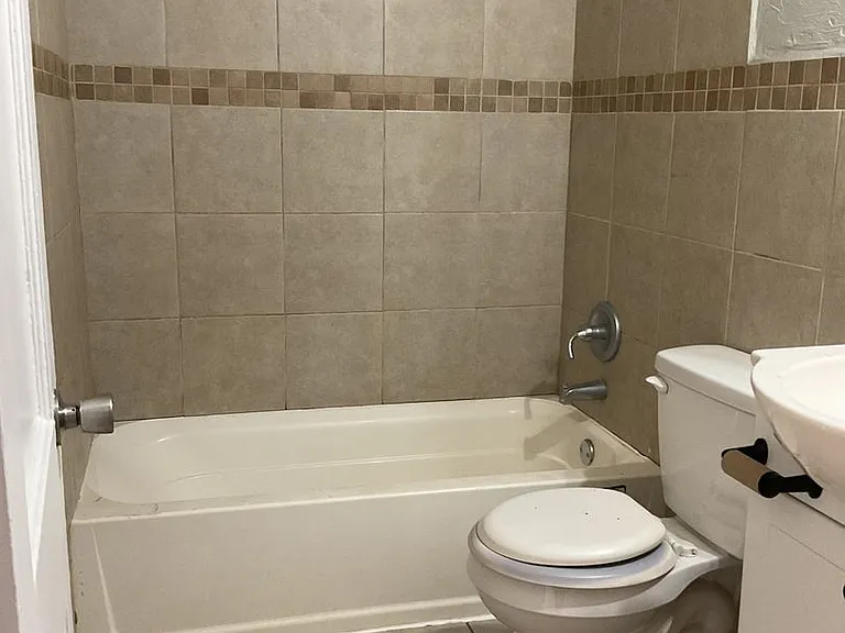 604 Foster Pl — Photo 5