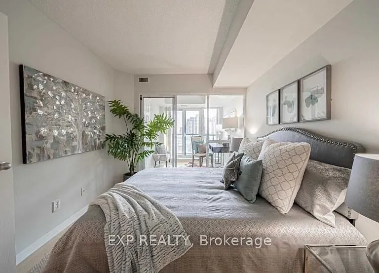 28 Harrison Garden Blvd #1112 — Photo 22