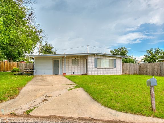 2nd image of 2310 Oxford Cir
