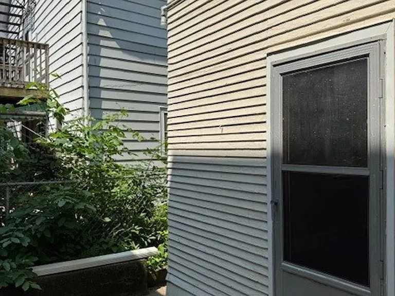 219 E Mifflin St — Photo 8
