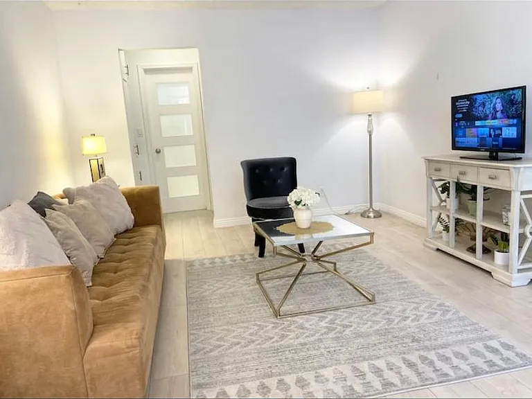 1228 S Saltair Ave #4 — Photo 16