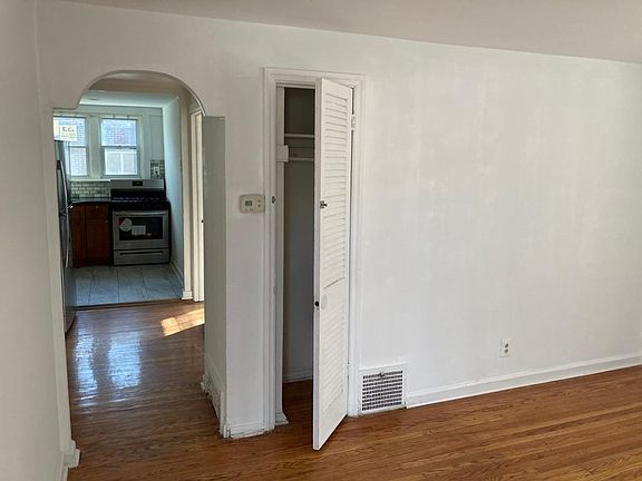 3rd image of 600 E Carver St Floor 1