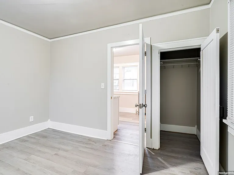229 E. Irving — Photo 11