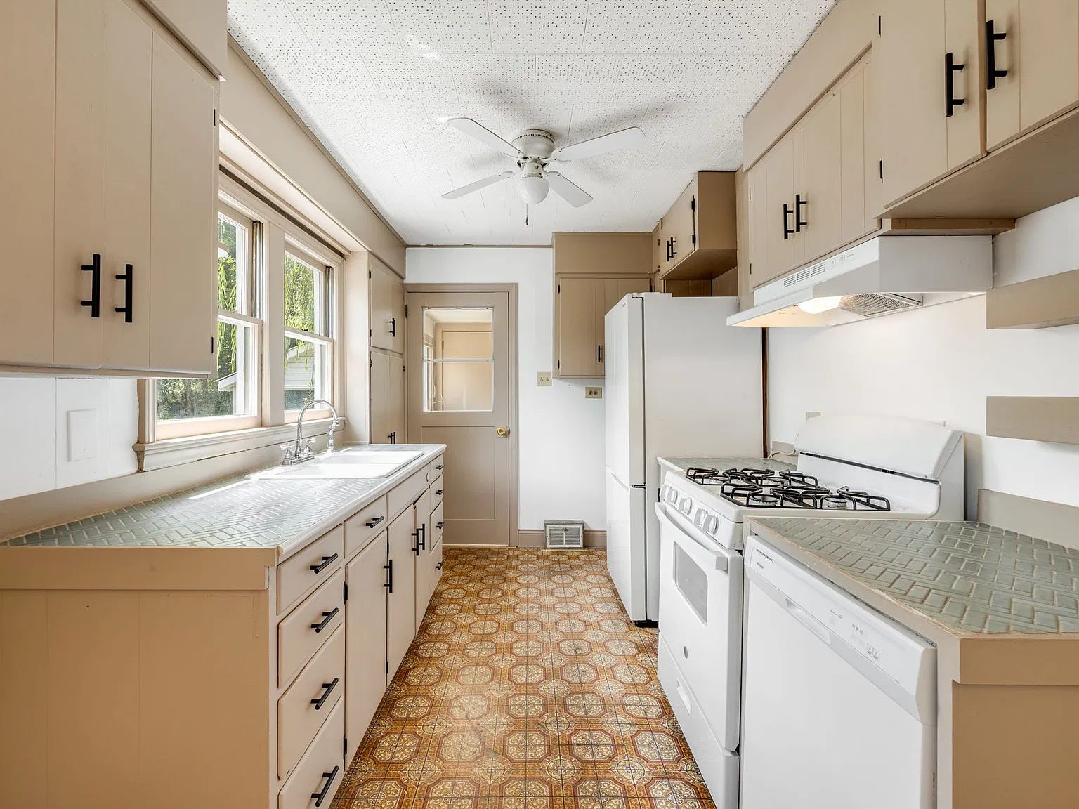 2 bed, 793 sqft, $2,200 — Photo 4