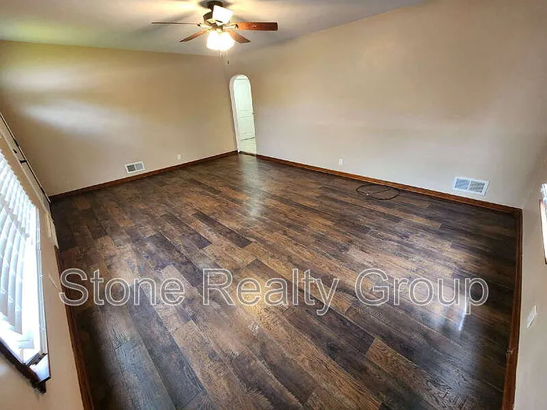 1440 S Brown Ave — Photo 2