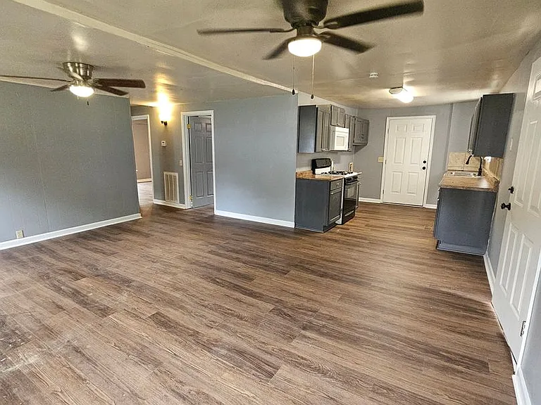 907 Denver — Photo 3
