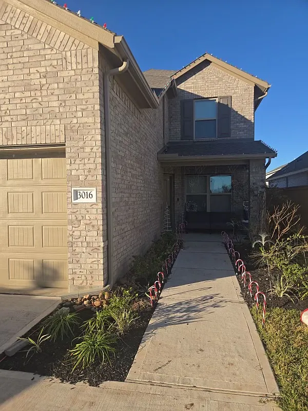 4 bed, 1834 sqft, $2,534 — Photo 1