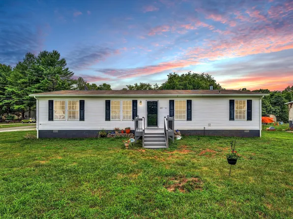 210 Meadow Dr, Hardy, VA 24101
