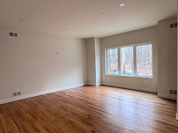 3rd image of 89 McBaine Ave Floor 1