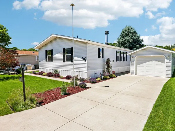 504 Harbor Heights Dr, Waterford, WI 53185