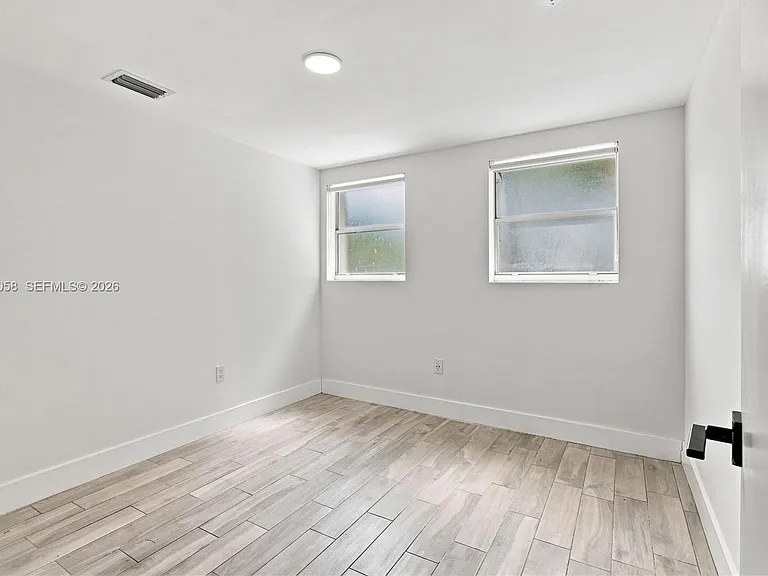 1000 7th St #4 — Photo 6