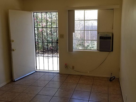 2nd image of 1103 N Camilla Blvd