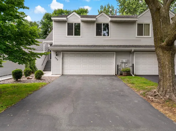 582 Clover Leaf Pkwy NE, Blaine, MN 55434