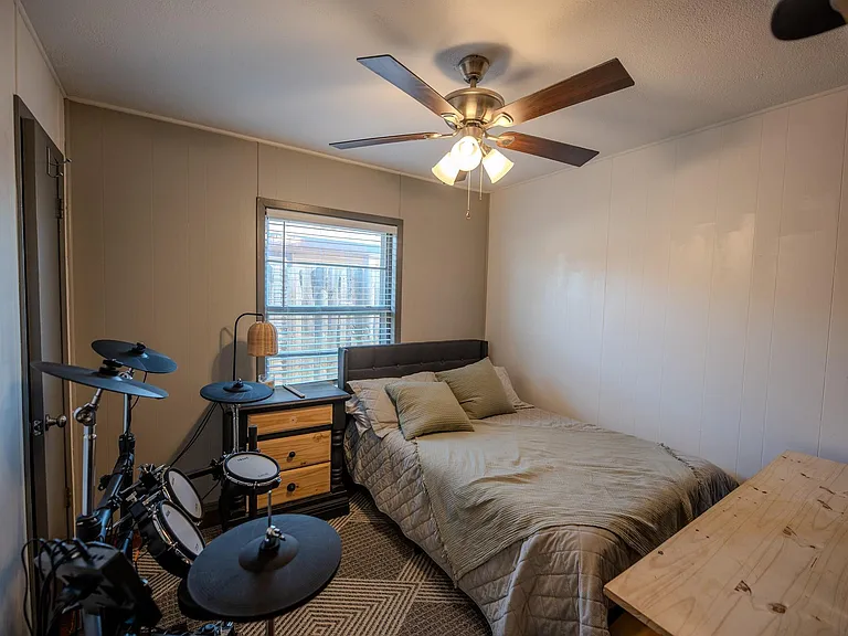 505 Cypress Ave — Photo 13