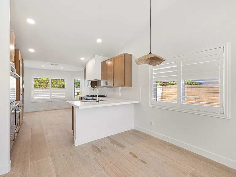 76 Sutton Pl S — Photo 9