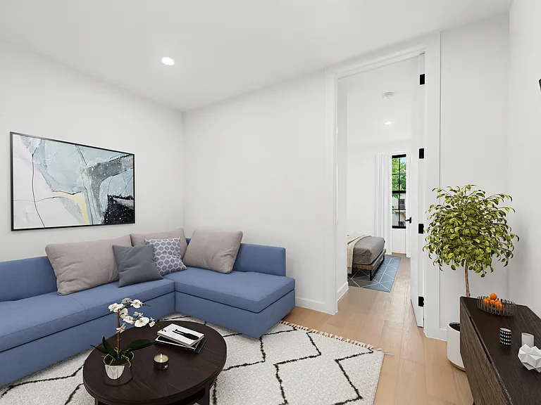 586 Manhattan Ave #2W — Photo 4