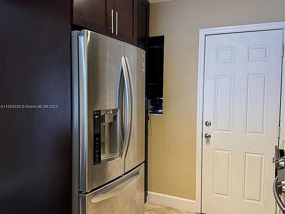 3rd image of 1400 NE 191st St APT 105