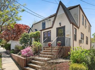 4618 Glenwood St, Little Neck, NY 11362