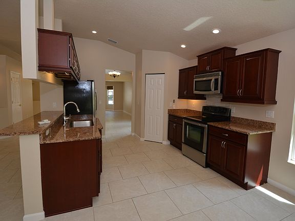 5th image of 56 Shinnecock Dr