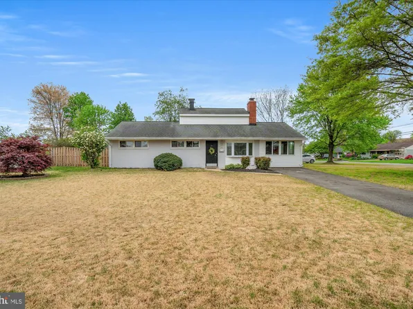 6301 Cottonwood Dr, Alexandria, VA 22310