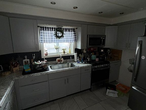2nd image of 496 Tucker St