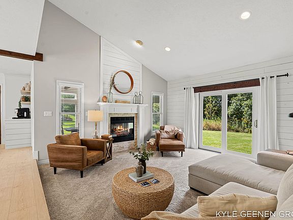 3rd image of 1519 W Springfield Cir