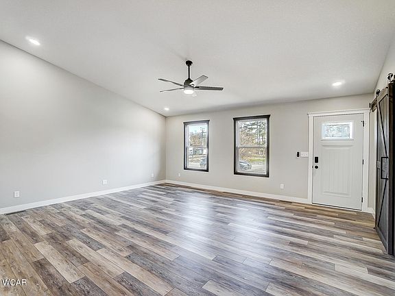 5th image of 122 Church St