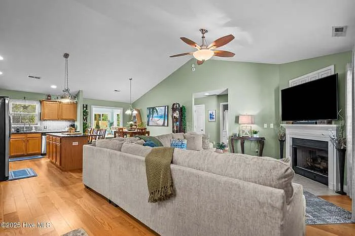 133 Graystone Rd — Photo 10