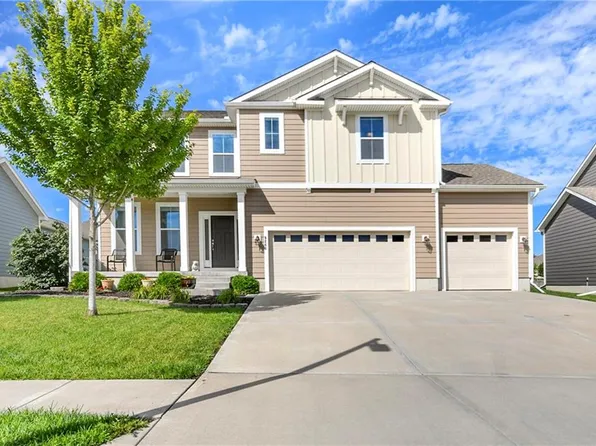 9200 Sunray Dr, Shawnee, KS 66227