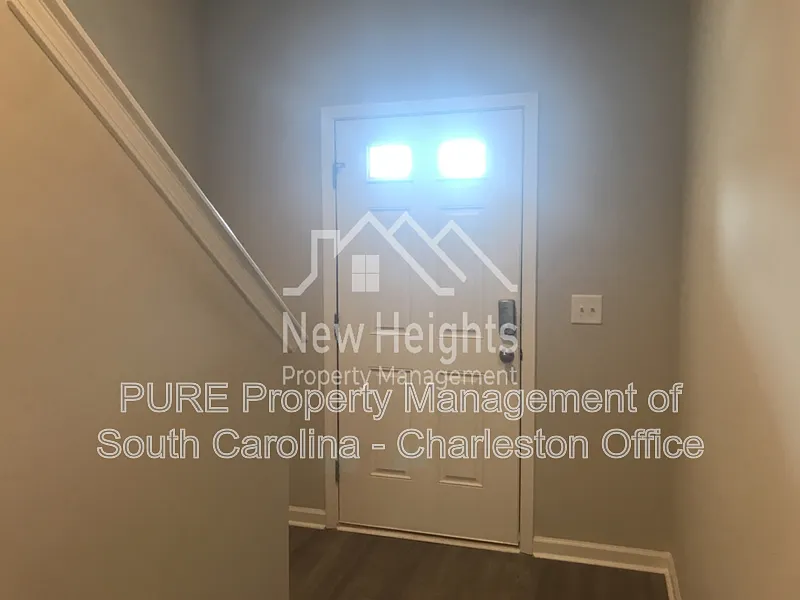 3 bed, 2.5 bath, 1476 sqft, $1,949 — Photo 3