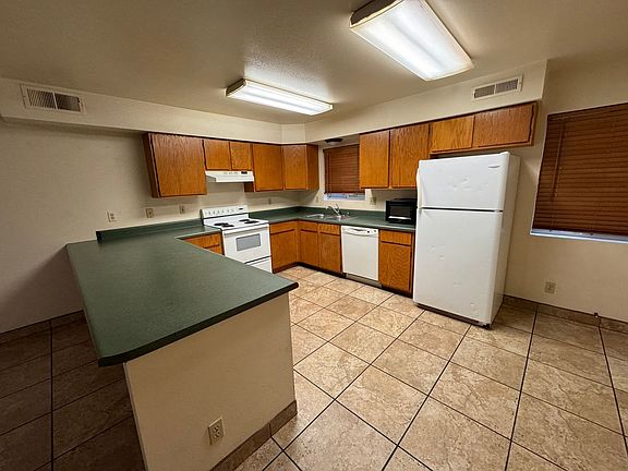 3rd image of 262 E Franklin Ave APT 3