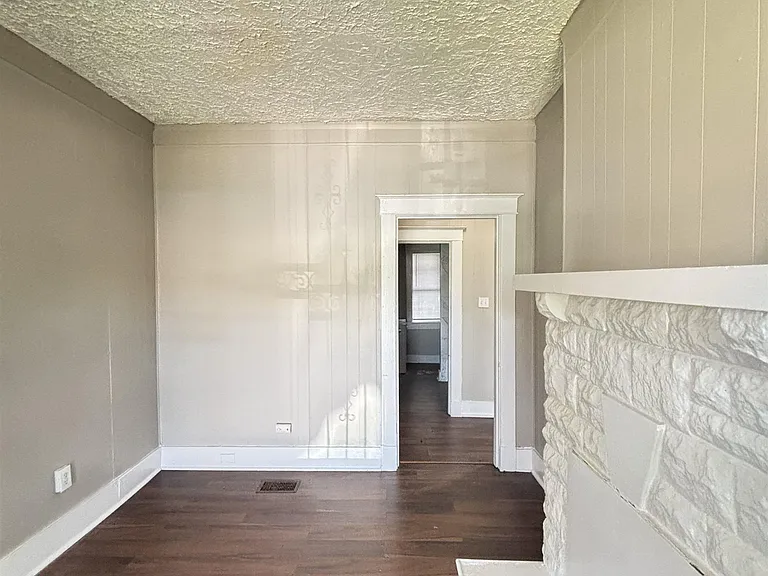 696 Decatur St — Photo 4
