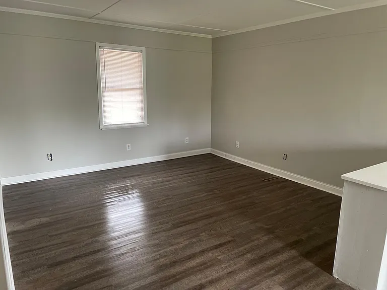 1435 Hodgenville Rd — Photo 10
