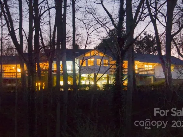 712 Hopewell Rd, Morganton, NC 28655