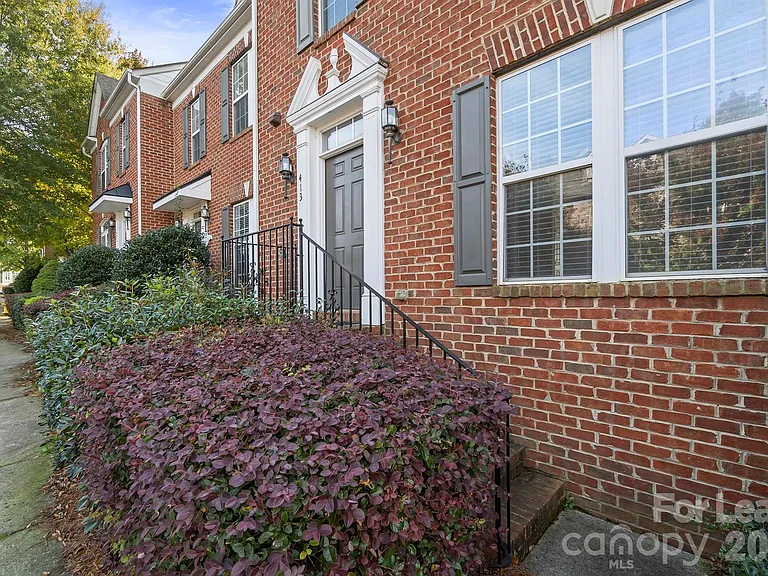 413 Armour St — Photo 3