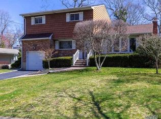 43 Mackay Dr, Hauppauge, NY 11788