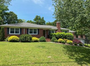 7 Harbor Park Dr, Centerport, NY 11721