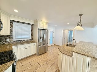 1010 7th St #1, West Babylon, NY 11704