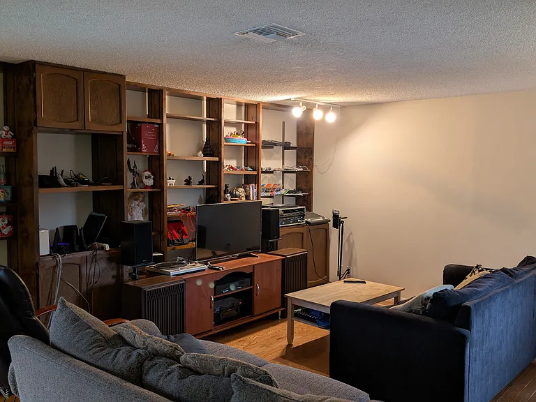 365 Harvard Ln — Photo 5