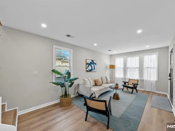 484 Sylvan St, Saddle Brook, NJ 07663