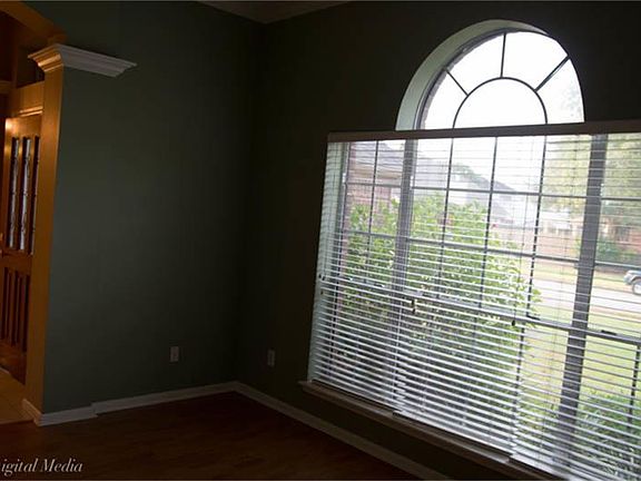3rd image of 4811 Lochman Ln