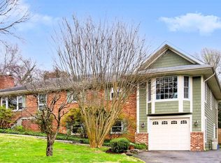 6727 Montour Dr, Falls Church, VA 22043