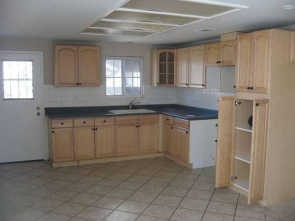 3rd image of 932 N Azusa Ave APT 4