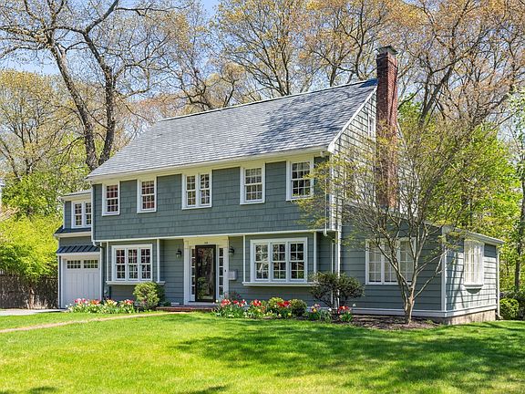 3rd image of 104 Fairbanks Ave