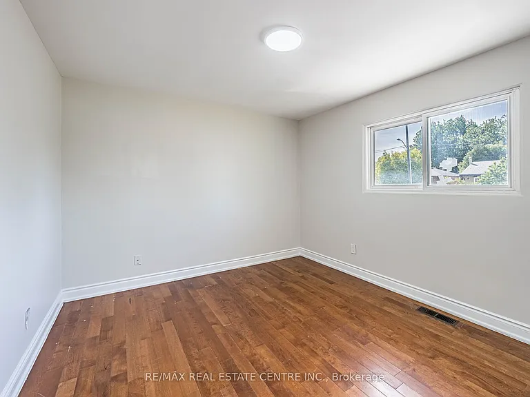 2 Milner Rd #MAIN FLOOR — Photo 24