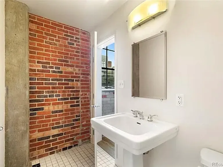 2500 Walnut St — Photo 8
