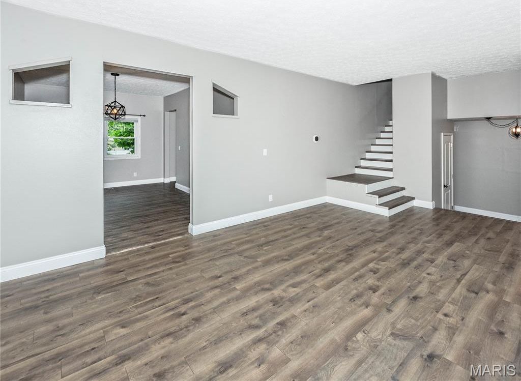 202 Willow Dr, Collinsville, IL - More