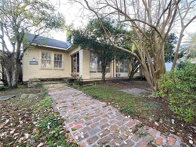 1st image of 7706 Burthe St