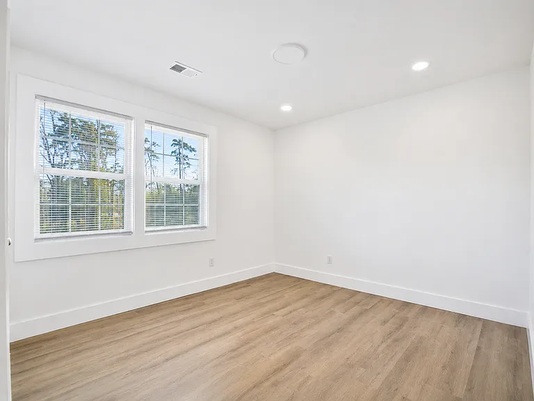 935 Jackson Ave — Photo 9